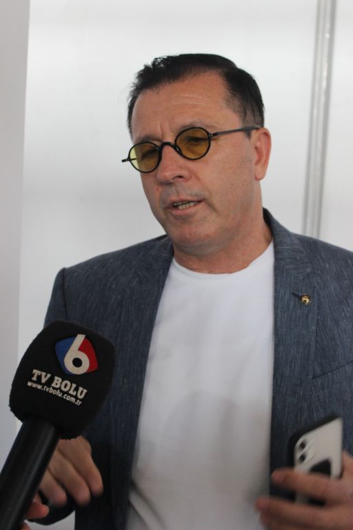 Aslan yattığı yerden belli olur