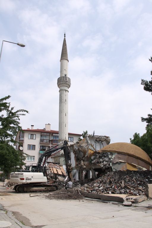 Minareyi işte böyle yıktılar