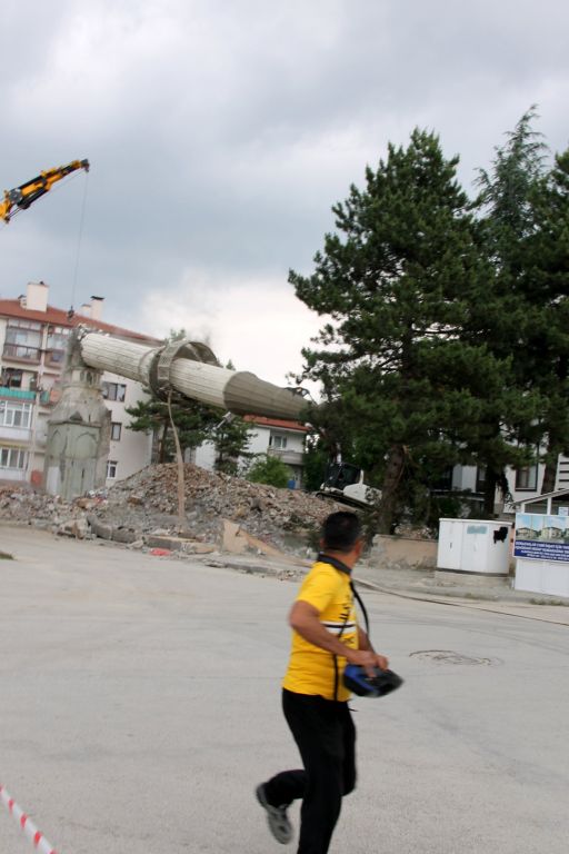 Minareyi işte böyle yıktılar