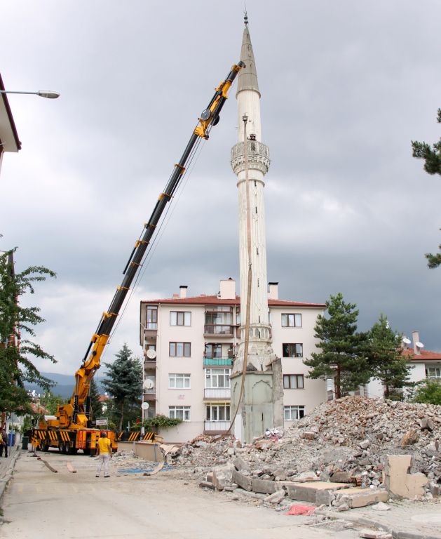 Minareyi işte böyle yıktılar