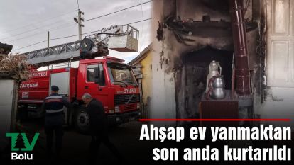 Ahşap ev yanmaktan son anda kurtarıldı