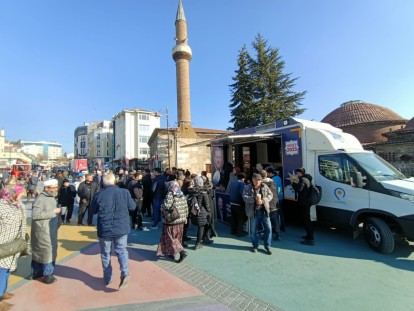 Belediye AK Parti'nin aracını ablukaya almaya mı çalıştı?
