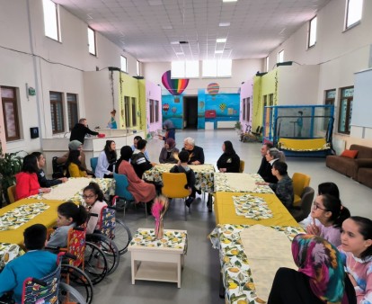 Vali Kılıç engelli çocukların yüzünü güldürdü