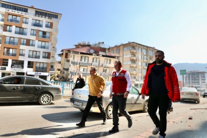 Başkan Özcan Hatay'da depremzedeleri ziyaret etti