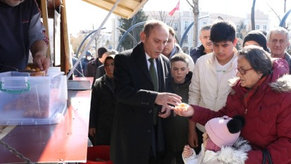 İYİ Parti hem kandil hem de depremzedeler için lokma dağıtımı yaptırdı