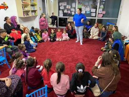 Minik yüreklerdeki depremin izlerini silmeye çalışıyorlar