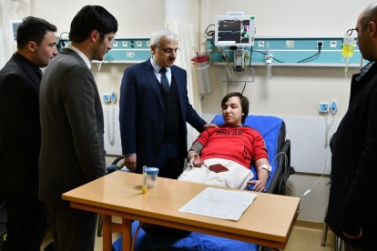 Vali Kılıç depremzedeler ile yakından ilgilendi