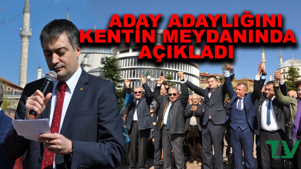 Aday adaylığını kentin meydanında açıkladı