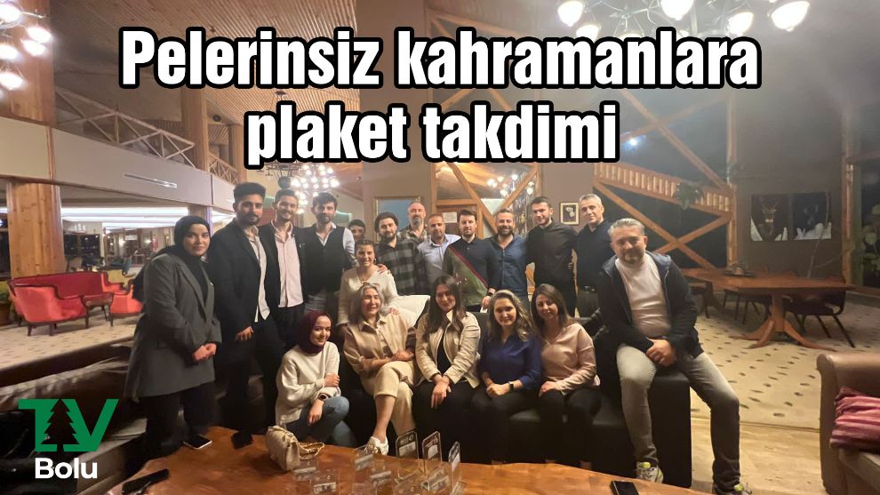 Pelerinsiz kahramanlara plaket takdimi