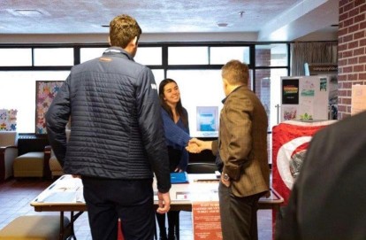 Helal olsun sana Bolulu öğrenci Türk bayrağını Kanada'da göndere çektirdi Kanadalı Bakanlardan bağış topladı