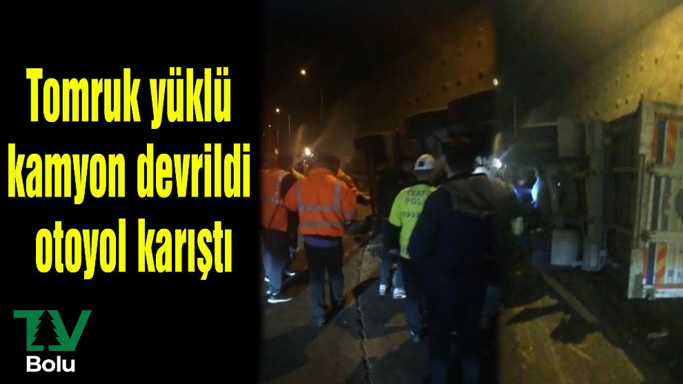 Tomruk yüklü kamyon devrildi otoyol karıştı