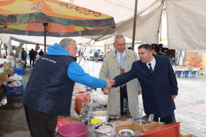 Ahmet Örnekbaş Kıbrıscık halkıyla kucaklaştı