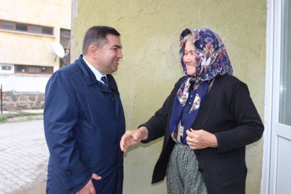 Ahmet Örnekbaş Kıbrıscık halkıyla kucaklaştı