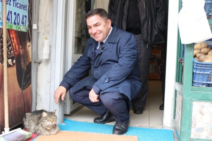 Ahmet Örnekbaş Kıbrıscık halkıyla kucaklaştı