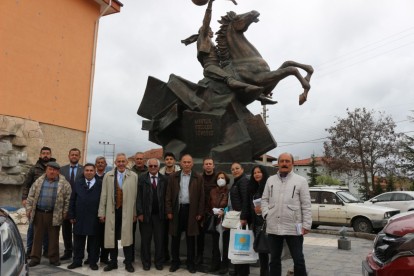 Ahmet Örnekbaş Kıbrıscık halkıyla kucaklaştı