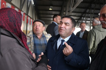 Ahmet Örnekbaş Kıbrıscık halkıyla kucaklaştı