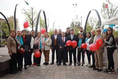 Ahmet Örnekbaş minik kalplere dokundu