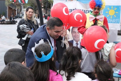 Ahmet Örnekbaş minik kalplere dokundu