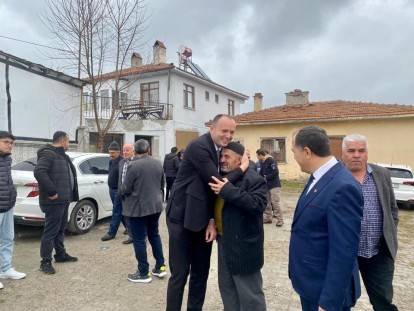 Akgül kapı kapı gezerek vatandaşlarla bayramlaştı