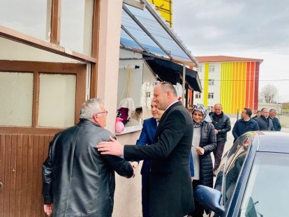 Akgül kapı kapı gezerek vatandaşlarla bayramlaştı