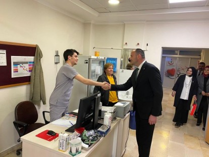 Akgül sağlık personeli ve hastaları unutmadı