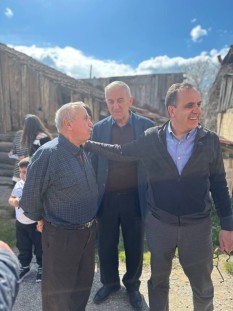 Türker Ateş Kazım Karsu'yu evinde ziyaret etti