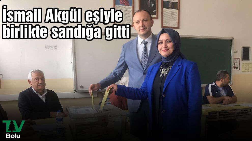 İsmail Akgül eşiyle birlikte sandığa gitti