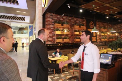 Akgül Karacasu'da bayrak ve meşalelerle karşılandı