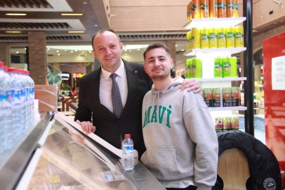 Akgül Karacasu'da bayrak ve meşalelerle karşılandı