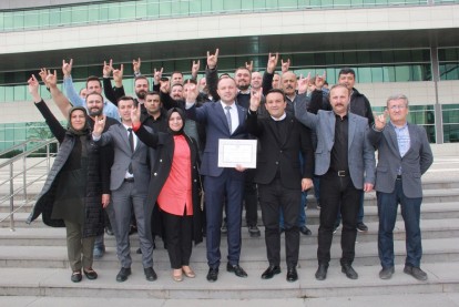 İsmail Akgül mazbatasını aldı