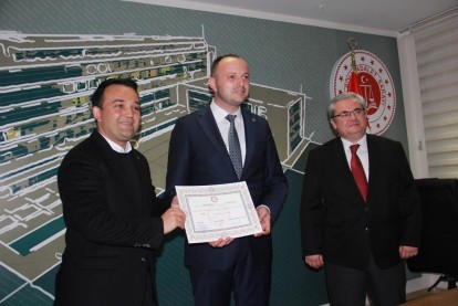 İsmail Akgül mazbatasını aldı