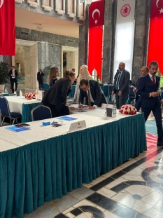 CHP Bolu Milletvekili  Türker Ateş mazbatasını alıp mecliste kaydını yaptırdı