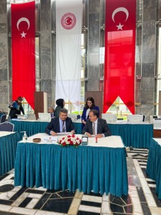 CHP Bolu Milletvekili  Türker Ateş mazbatasını alıp mecliste kaydını yaptırdı