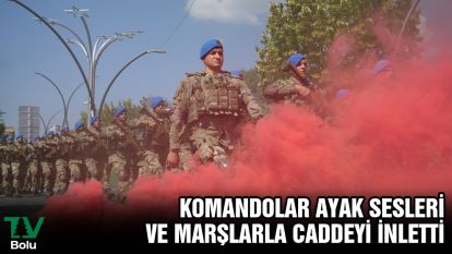 Komandolar ayak sesleri ve marşlarla caddeyi inletti