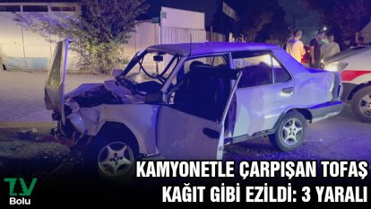 Kamyonetle çarpışan Tofaş kağıt gibi ezildi: 3 yaralı