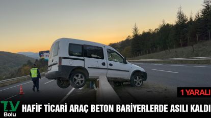 Hafif ticari araç beton bariyerlerde asılı kaldı: 1 yaralı