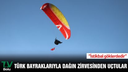 Türk bayraklarıyla dağın zirvesinden uçtular: “İstikbal göklerdedir”