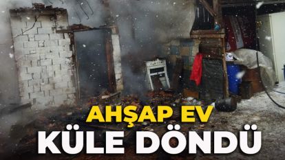 Ahşap ev küle döndü