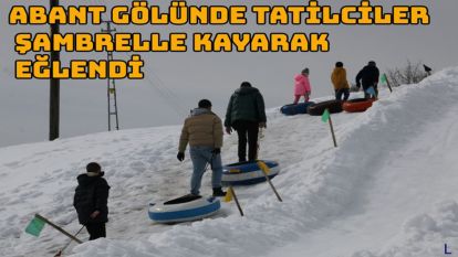 Abant Gölü'nde tatilciler şambrelle kayarak eğlendi