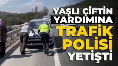 Yaşlı çiftin yardımına trafik polisi yetişti