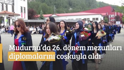 Mudurnu'da 26. dönem mezunları diplomalarını coşkuyla aldı