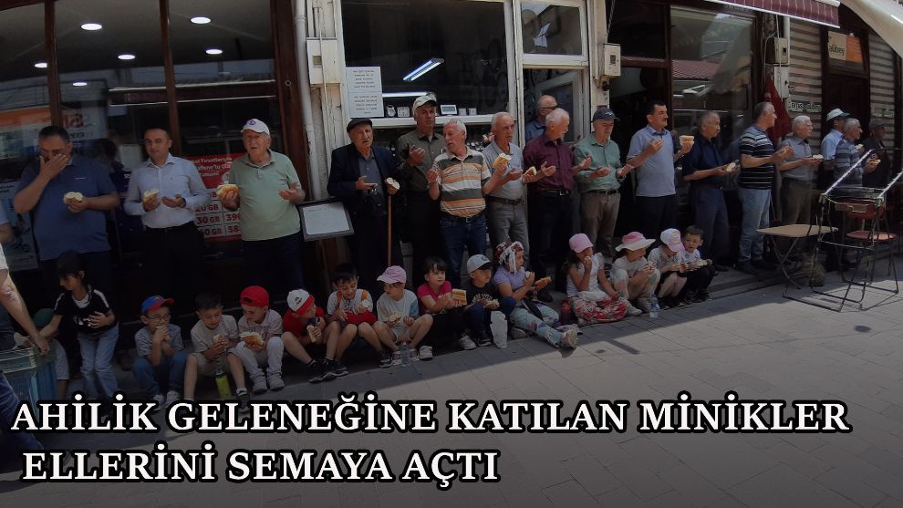 Ahilik geleneğine katılan minikler ellerini semaya açtı