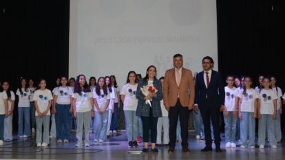 100. Yıl Ortaokulu'ndan Gönüllere Dokunan Konser ‘Harmoni 100' Çok Sesli Çocuk Korosu Yılsonu Konseriyle Büyüledi