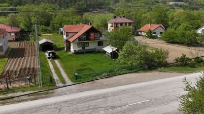 Abant yolunda kaçırılmayacak fırsat...Yola sıfır üzerinde ev bulunan imarlı arsa
