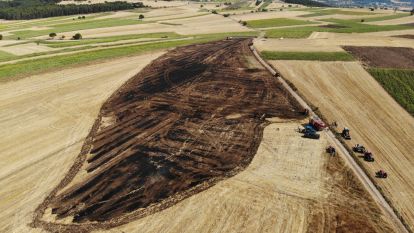 Balya yapan çiftçi anız yangınını fark etti: 5 dekar alan kül oldu