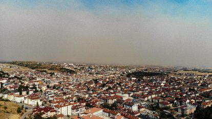 Karabük'teki yangının dumanı Gerede'yi sardı: İlçeyi kaplayan tabaka havadan görüntülendi