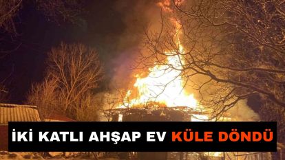 İki katlı ahşap ev küle döndü