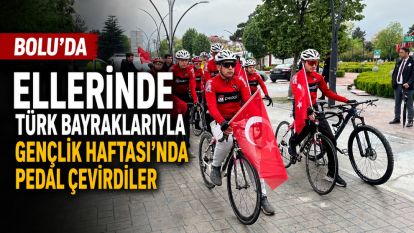 Bolu'da Ellerinde Türk Bayraklarıyla Gençlik Haftası'nda Pedal Çevirdiler